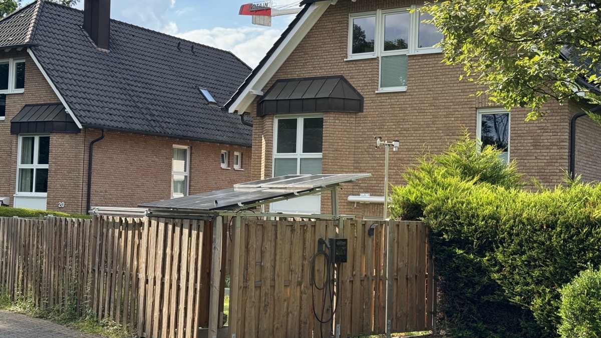 Image: Frontal view on solar bikeshed