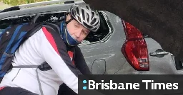 Police chase cyclist over 20 cars scratched on one road