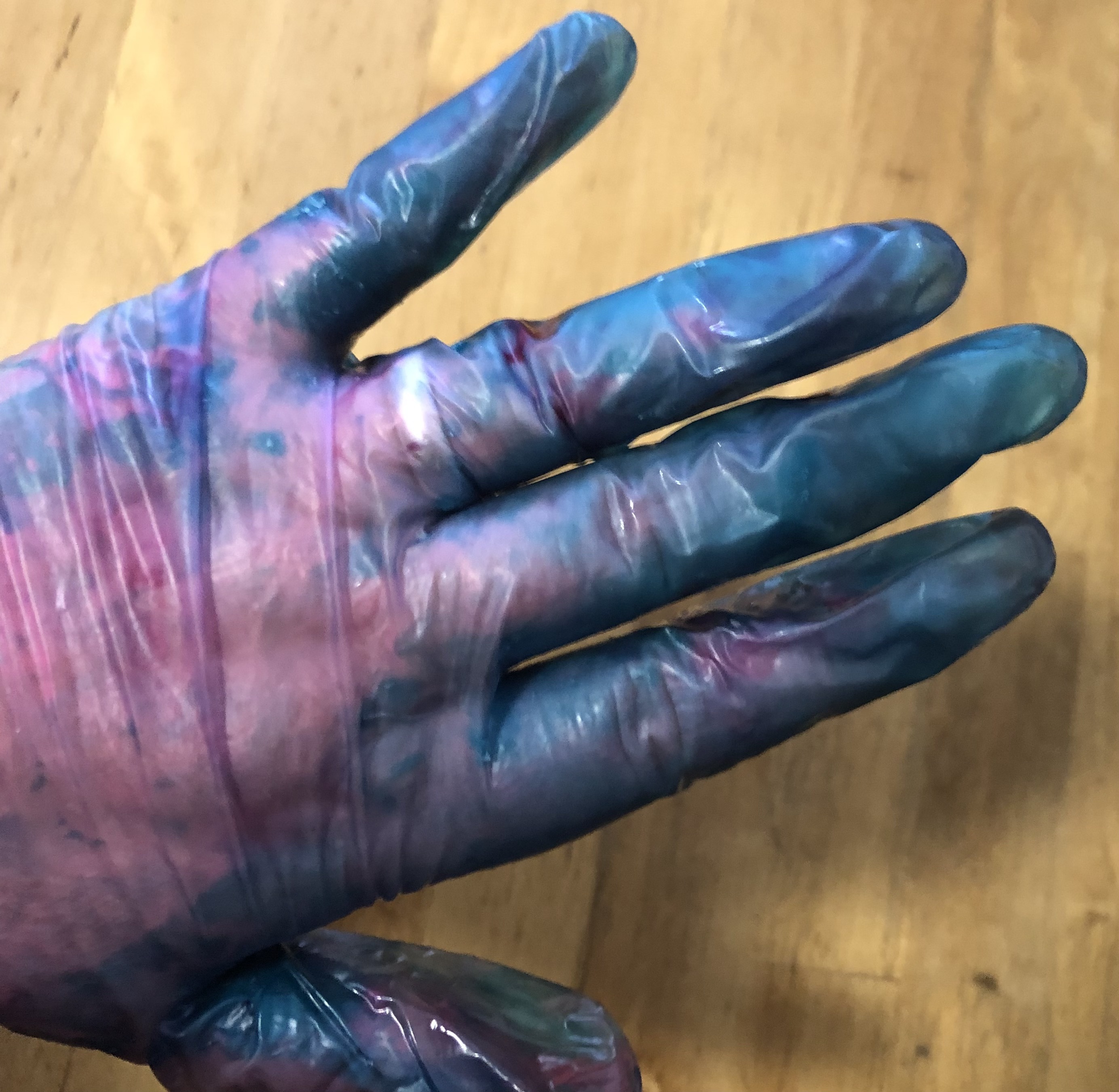 very haidyed gloves